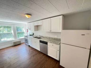 Main picture of 10 Lee Rd