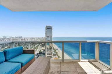Main picture of Trump Royale Condo