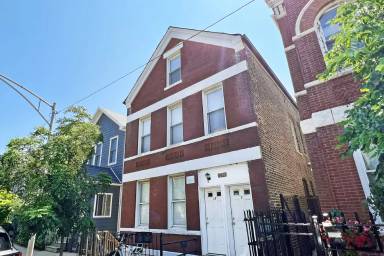 Main picture of 1355 W Walton St