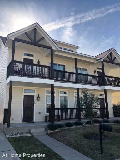 Main picture of 303 Poplar St