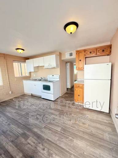 Main picture of PM320 - 2411 South 6th Avenue - 13