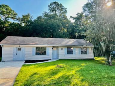 Main picture of 144 W Woodhaven Dr