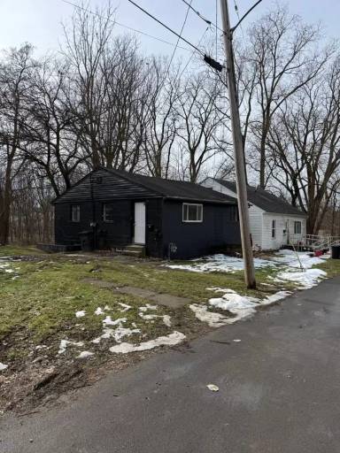 Main picture of 156 Gordon Pl