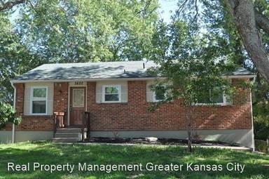 Main picture of 2616 NW Castle Dr