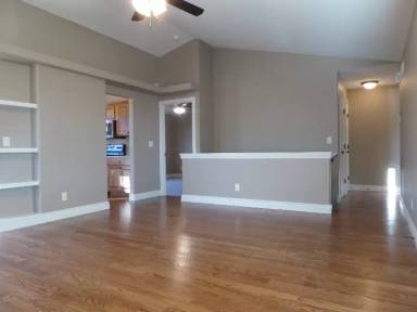 Main picture of 5917 N Newport St