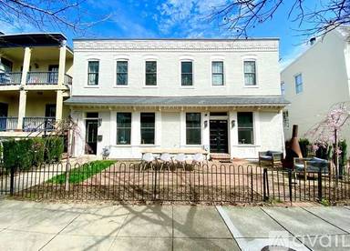 Main picture of 213 11th St NE