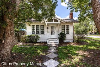 Main picture of 2923 E Jefferson St