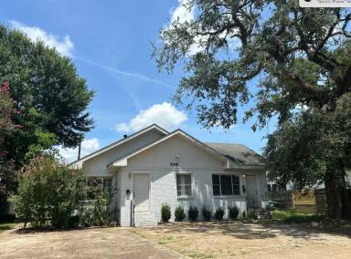 Main picture of 500 Adrienne St