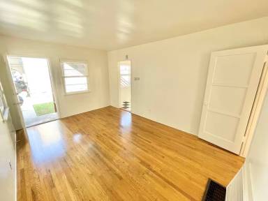 Main picture of 1218 E 1st St