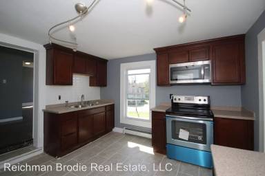Main picture of 10 Daggett St