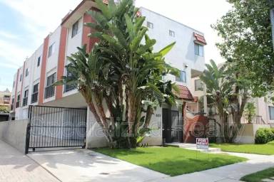 Main picture of 463 W Wilson Ave