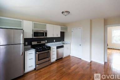 Main picture of 377 Maverick St