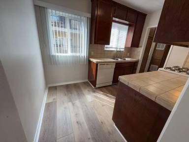 Main picture of 1244 N Columbus Ave