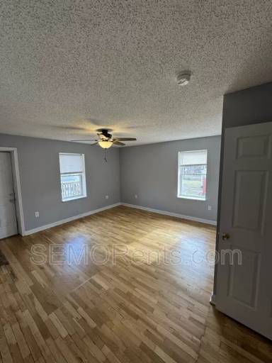 Main picture of 502 N Hope St