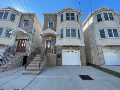 Main picture of 6 Kingsland Ave