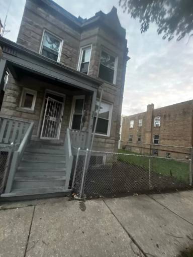 Main picture of 3535 W Walnut St