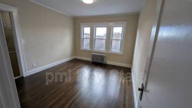 Main picture of 650 Metropolitan Ave