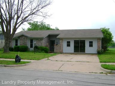 Main picture of 929 Willow Cir S