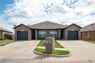 Main picture of 906 Walnut St