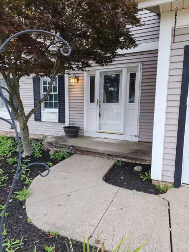 Main picture of 33121 Pettibone Rd
