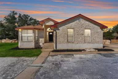 Main picture of 21402 Lakefront Dr