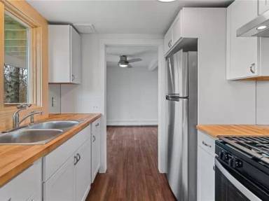 Main picture of 394 Chatham Cir