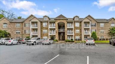 Main picture of 7104 W Friendly Ave