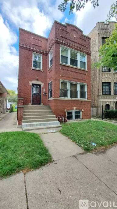 Main picture of 6431 N Rockwell St