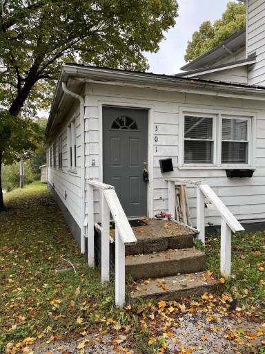 Main picture of 301-303 2nd St