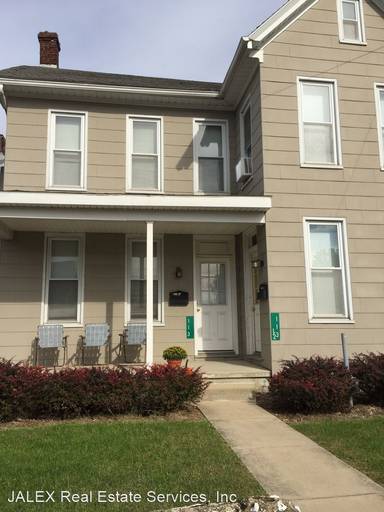 Main picture of 113 1/2 N Earl St