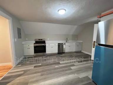 Main picture of 30 Roxbury St