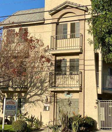 Main picture of 700 S Lake St Apartments