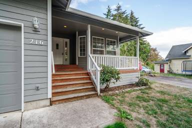 Main picture of 216 S 3rd Ave