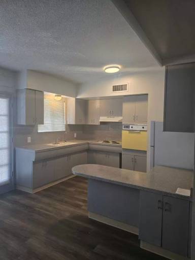 Main picture of 3501-3525 E 3rd St