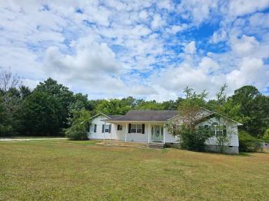 Main picture of 2836 Claxton Dairy Rd