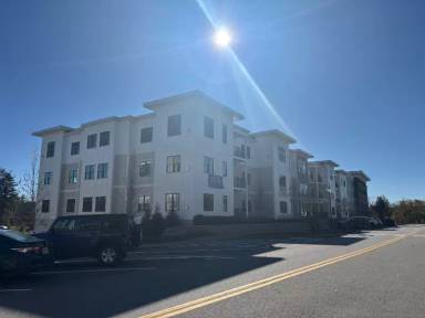 Main picture of 55 Pointe Pl