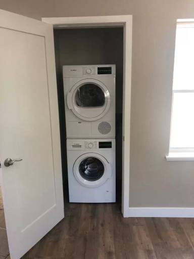 Main picture of 420 J St