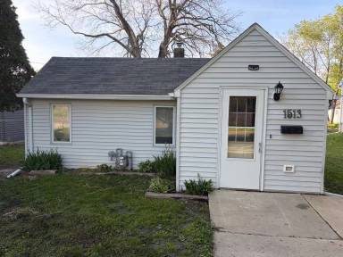 Main picture of 1513 2nd St NE