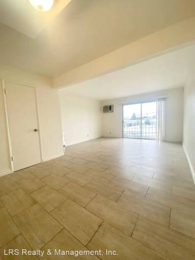 Main picture of 16046 Wyandotte St