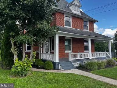 Main picture of 151 2nd St