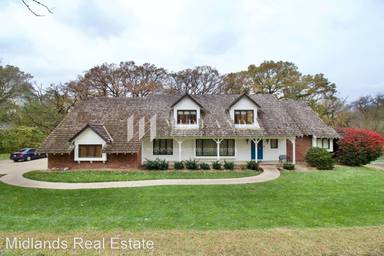 Main picture of 810 Skyline Dr