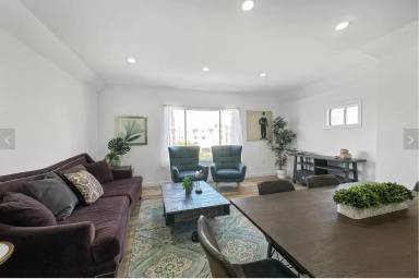 Main picture of 5107 Crenshaw Blvd