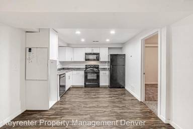 Main picture of 4640 S Acoma St