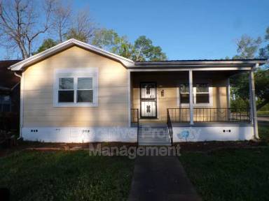 Main picture of 1400 19th Pl SW