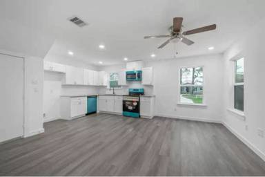 Main picture of 9241 Seeker St