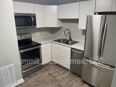 Main picture of Updated ground floor unit across from Madison Park