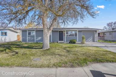 Main picture of 108 N Rowena St