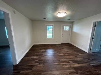 Main picture of 544 E Front St