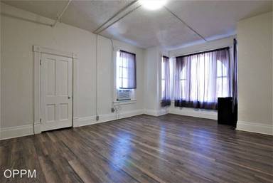 Main picture of 400 Franklin Ave