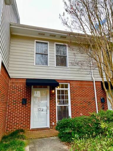 Main picture of 122 Ellington Oaks Ct